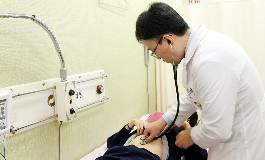 위강한의원 부천점 치료 장면